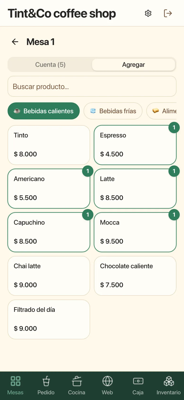 Antes: Pantalla de una mesa en celular, con la carta y una barra fija abajo que muestra el total y los botones Enviar a cocina y Cobrar.