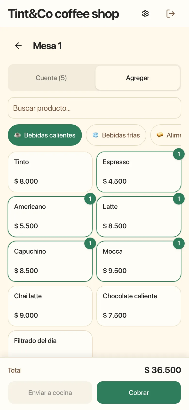 Ahora: Pantalla de una mesa en celular, con la carta y una barra fija abajo que muestra el total y los botones Enviar a cocina y Cobrar.